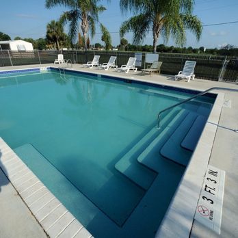 Aruba RV Resort - RV Parks Near Me - Moore Haven, Florida