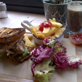 Innis & Gunn Brewery - Beef brisket sandwich w/ chips, blueberry, green tea, honey & almond milk shake. - Seafood Near Me - Edinburgh, EDH