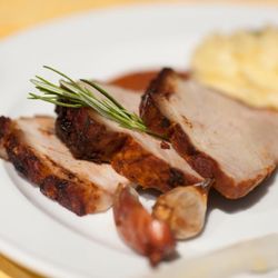 Landgasthof Farnsburg - Krustenbraten vom Jungschwein