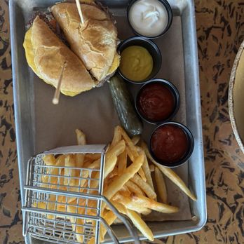 Lager Heads - LHVB - Classic burger - Bars Near Me - Virginia Beach, Virginia Lager Heads - LHVB - Classic burger - Bars Near Me - Virginia Beach, Virginia