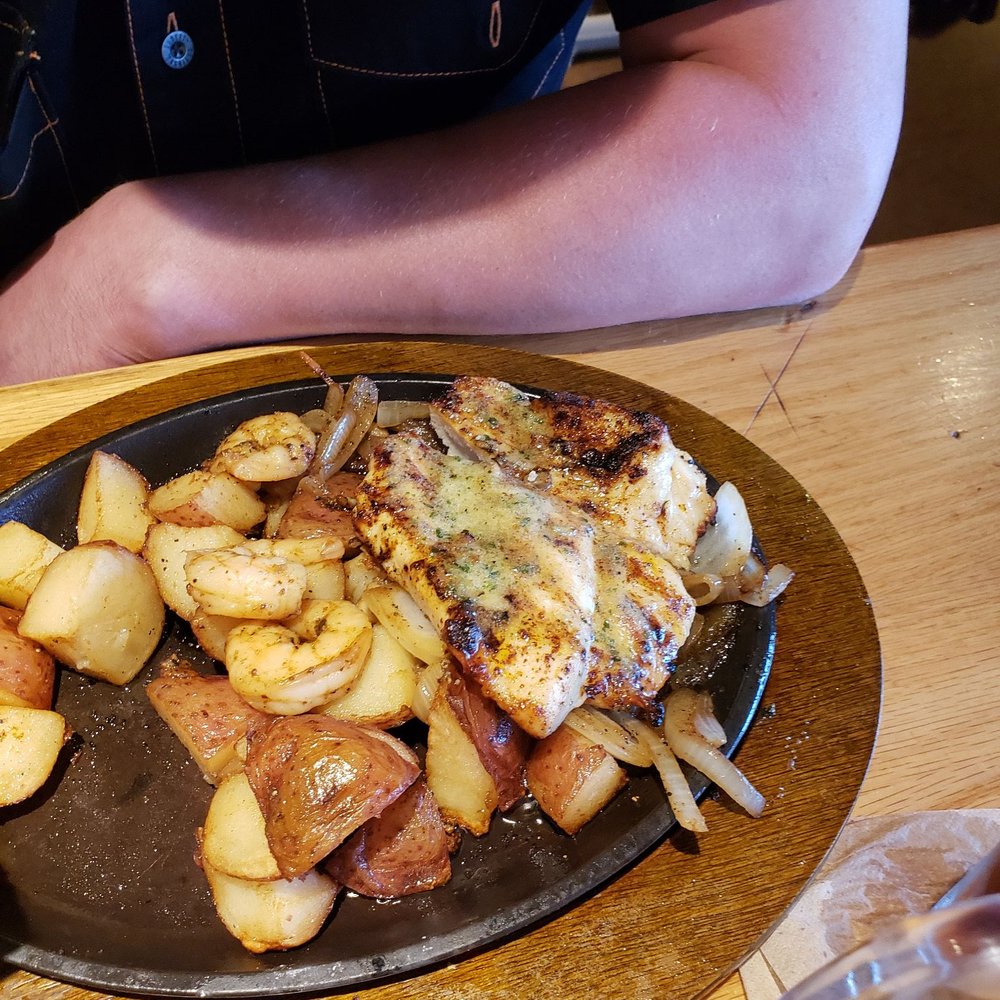 Applebee's Grill + Bar - Chicken and shrimp.. came out sizzling - Sports Bars Near Me - Williston, North Dakota Applebee's Grill + Bar - Chicken and shrimp.. came out sizzling - Sports Bars Near Me - Williston, North Dakota