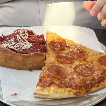 Union Pizza Company - Deep and Regular slice lunch special - Pizza Near Me - Manhattan Beach, California