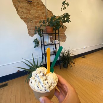 Golden Gelato - Biscoff and stratiatella - Gelato Near Me - Covington, Kentucky Golden Gelato - Biscoff and stratiatella - Gelato Near Me - Covington, Kentucky