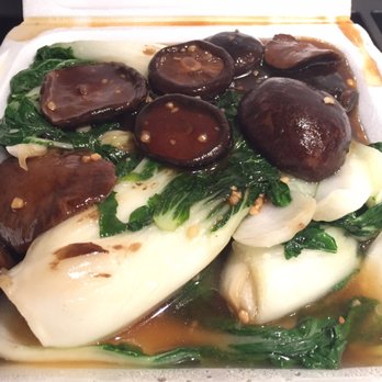 Tea Cup Cafe - Nice slippery black mushroom with nicely cooked greens - Dim Sum Near Me - Sacramento, California