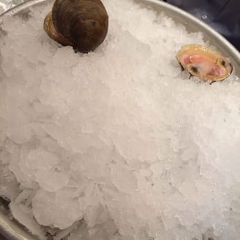 Au Chien Qui Fume - Clams on Ice...photo before consuming them all - French Near Me - Paris, 78 Au Chien Qui Fume - Clams on Ice...photo before consuming them all - French Near Me - Paris, 78