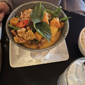 Le Colonial - Cari Ga* - Vietnamese Near Me - Chicago, Illinois