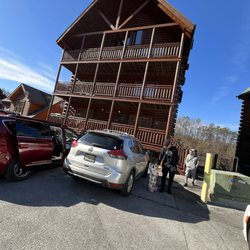 Black Bear Ridge Resort Cabin Rentals LLC - Front of the cabin