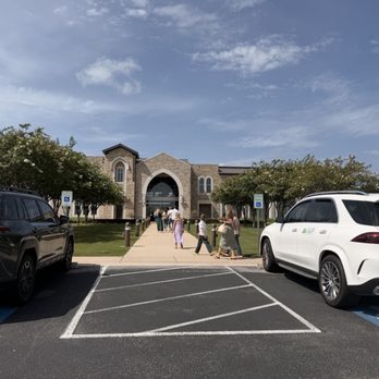 Life Austin Church - Walkway leading to church - Churches Near Me - Austin, Texas Life Austin Church - Walkway leading to church - Churches Near Me - Austin, Texas