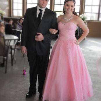 Doc's On The Fox - Prom fashion show - Bars Near Me - Waterford, Wisconsin Doc's On The Fox - Prom fashion show - Bars Near Me - Waterford, Wisconsin