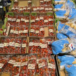 Hannaford Supermarkets - Vegetable section