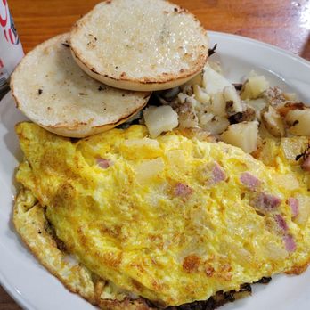 Maple Sugar & Vermont Spice - Pineapple, ham, and mozzarella omelet from the "Specials" menu. - Specialty Food Near Me - Mendon, Vermont