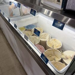 Frosty's - Ice cream case