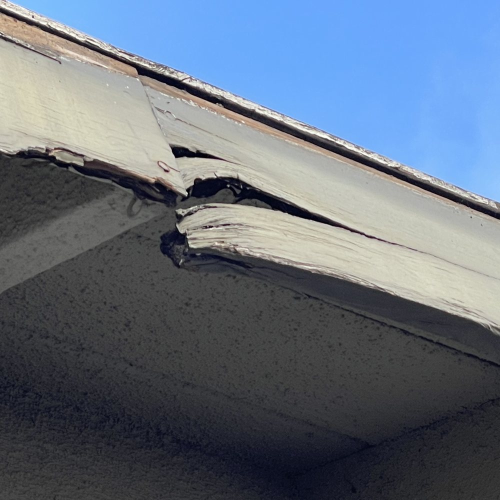 Efficient Construction - Warped fascia board that was not replaced until I complained. - Roofing Near Me - Gardena, California Efficient Construction - Warped fascia board that was not replaced until I complained. - Roofing Near Me - Gardena, California