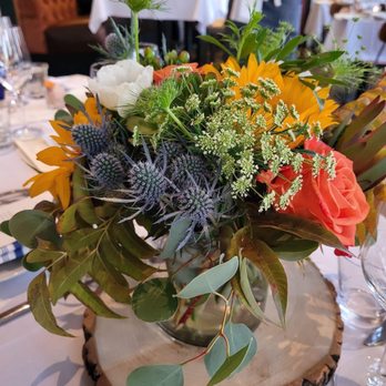 Flora & Fauna - Our beautiful centerpiece - Floral Designers Near Me - Half Moon Bay, California Flora & Fauna - Our beautiful centerpiece - Floral Designers Near Me - Half Moon Bay, California