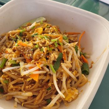 Thai Mee Up - Chicken pad ti - Food Trucks Near Me - Kahului, Hawaii