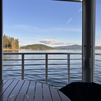 Cedars Floating Restaurant - Seafood Near Me - Coeur D'alene, Idaho