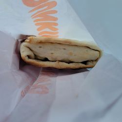 Dunkin' - Chicken and roasted pepper wrap