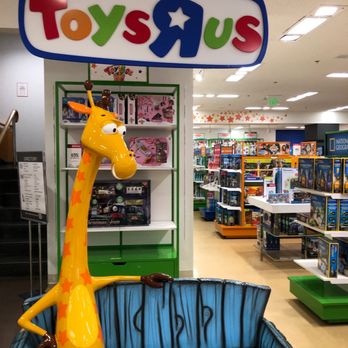 Macy's - Hi Geoffrey! - Department Stores Near Me - Pasadena, California