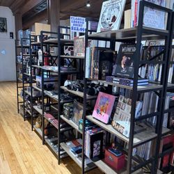 Legend Comics & Coffee - Comics