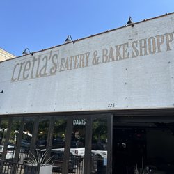 Cretia's Eatery & Bake Shoppe - Entrance