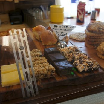 Le Pick-Up - Pastries - Convenience Stores Near Me - Montreal, Quebec
