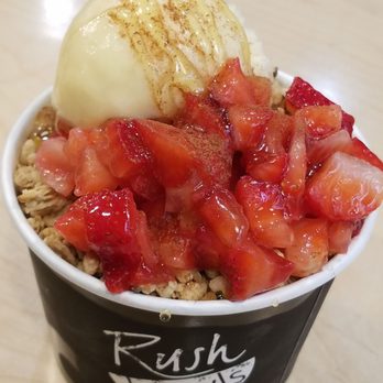 Rush Bowls - Peach cobbler with strawberry added - Acai Bowls Near Me - Columbus, Ohio