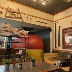 Kindles Pizzeria - Wood fire oven and decorative vintage pizza-making tools
