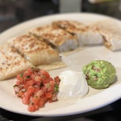 Los Amigos Bar & Grill - Quesadilla de Pollo $13 so good!!!!! With Pico de gallo, sour cream & guacamole