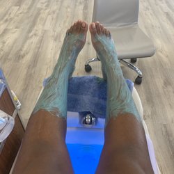 Bella Nails & Spa - Pedicure with foot mask