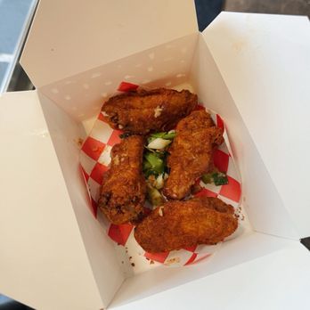 Mama Hieu's - Spicy garlic butter wings - Vietnamese Near Me - Westminster , California Mama Hieu's - Spicy garlic butter wings - Vietnamese Near Me - Westminster , California