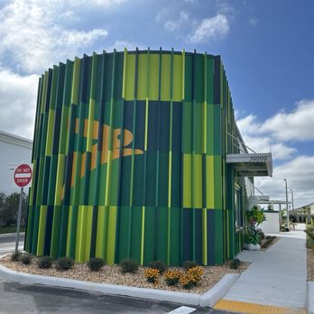Greenlane - Fast Food Near Me - Lutz, Florida