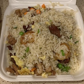 Min's Dumpling House - 86. Fried Rice with Chicken, Beef & Shrimp - Dim Sum Near Me - Corona, California Min's Dumpling House - 86. Fried Rice with Chicken, Beef & Shrimp - Dim Sum Near Me - Corona, California