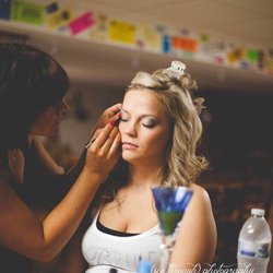 White House Salon - I love finishing of the look with fresh beautiful make up