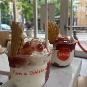Jeni's Splendid Ice Creams - Strawberry shortcake parfait - Ice Cream & Frozen Yogurt Near Me - Arlington, Virginia