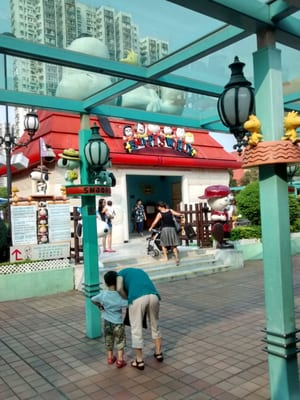 Snoopy's World by null