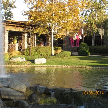 The Lakes - Shopping Centers Near Me - Thousand Oaks, California