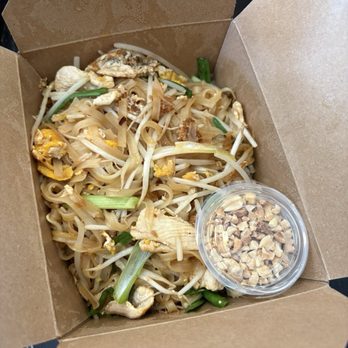 Koon Thai Restaurant - Chicken pad Thai - Thai Near Me - Orlando, Florida