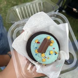 Reach for the Sky BakeShop - Cupcake