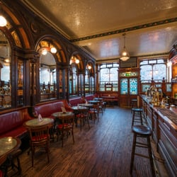 Bennets Bar - Bennets Bar. Image by www.edinburghphotowalks.com