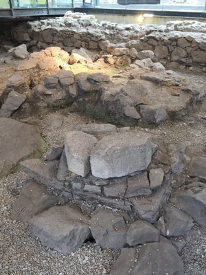 Hall of the Red Earl by null