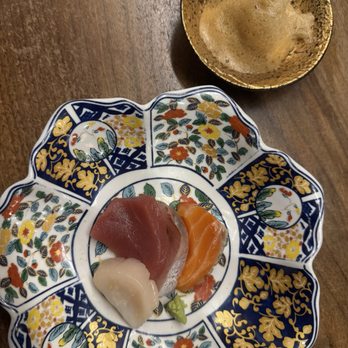 Ichika - Sashimi - the basicest sashimi plate. Half a scallop....really!? - Sushi Bars Near Me - Milpitas, California Ichika - Sashimi - the basicest sashimi plate. Half a scallop....really!? - Sushi Bars Near Me - Milpitas, California