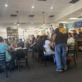 Bee’s Bakery Cafe - Cute dining room.  Lots of customers, slow service - Bakeries Near Me - Oakhurst, California