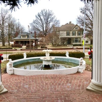 The Social House Inn - Bed & Breakfast Near Me - Carmi, Illinois