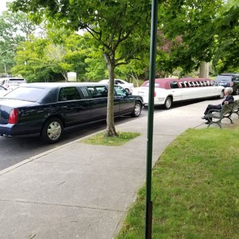 Destiny Livery - 4-6 Passenger Cadillac Limousine - Limos Near Me Destiny Livery - 4-6 Passenger Cadillac Limousine - Limos Near Me
