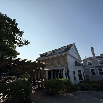 Winsor House - Outside patio - Pubs Near Me - Duxbury, Massachusetts