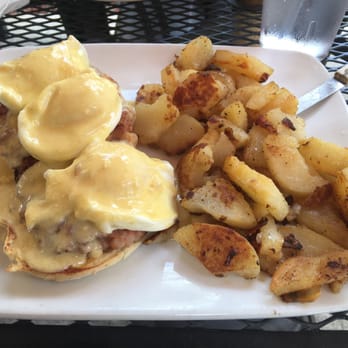 Break Your Fast - Corn Beef Hash Benedict - American Near Me - Union City, California