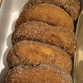 Linvilla Orchards - 1/2 Dozen Apple Cider Doughuts - Farmers Market Near Me - Media, Pennsylvania Linvilla Orchards - 1/2 Dozen Apple Cider Doughuts - Farmers Market Near Me - Media, Pennsylvania