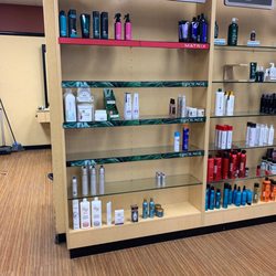 SMARTSTYLE - Product line very lacking..... woman looking to buy product was not acknowledged either.