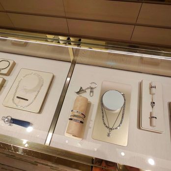 Louis Vuitton Glendale Americana - Accessories Near Me - Glendale, California Louis Vuitton Glendale Americana - Accessories Near Me - Glendale, California