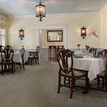 The Smithfield Inn Restaurant & Tavern - interior - Bed & Breakfast Near Me - Smithfield, Virginia The Smithfield Inn Restaurant & Tavern - interior - Bed & Breakfast Near Me - Smithfield, Virginia